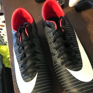 NIKE Soccer Cleats Size 9.5 Men
